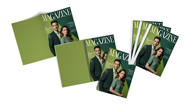 Ein Satz gedruckter Zeitschriften, sowohl geöffnet als auch geschlossen, mit einem Mann im Anzug und einer Frau in einem grün gemusterten Kleid auf dem Cover vor einem einfarbig grünen Hintergrund und dem Titel