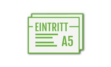 Vier grüne, weiße und graue Eintrittskarten sind auf einer weißen Fläche angeordnet, jede mit der Aufschrift „EINTRITT“, was auf Deutsch „Eintritt“ oder „Zutritt“ bedeutet und den Eintritt zu einem Dorffest anzeigt.