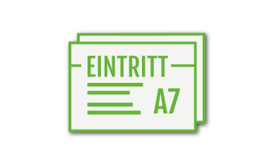 Vier grüne, weiße und graue Eintrittskarten sind auf einer weißen Fläche angeordnet, jede mit der Aufschrift „EINTRITT“, was auf Deutsch „Eintritt“ oder „Zutritt“ bedeutet und den Eintritt zu einem Dorffest anzeigt.