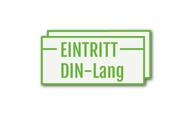 Vier grüne, weiße und graue Eintrittskarten sind auf einer weißen Fläche angeordnet, jede mit der Aufschrift „EINTRITT“, was auf Deutsch „Eintritt“ oder „Zutritt“ bedeutet und den Eintritt zu einem Dorffest anzeigt.