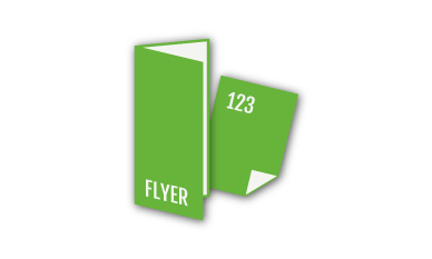 Vier grün-graue gefaltete Flyer mit weißen Punkten sind in einem unregelmäßigen Layout auf weißem Hintergrund angeordnet.