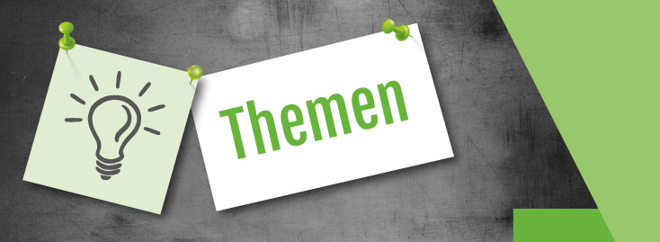Zwei Karteikarten sind an einer grauen Tafel befestigt: eine links mit einer Glühbirnenzeichnung und eine rechts mit dem deutschen Wort „Themen“ in grüner Schrift.